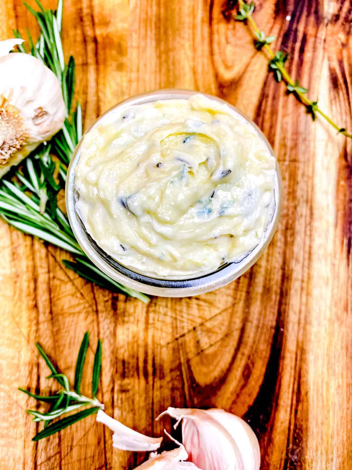 roasted garlic herb butter_4962