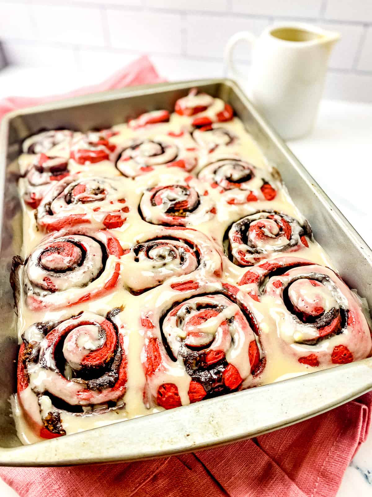 red velvet cinnamon rolls (overnight)_7077
