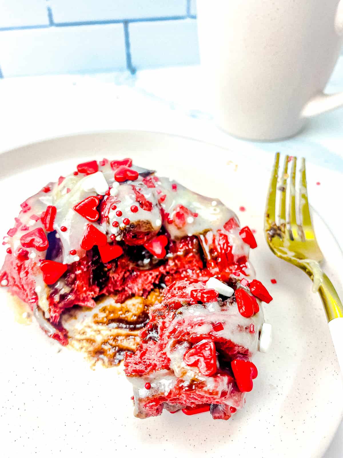 red velvet cinnamon rolls (overnight)_7106