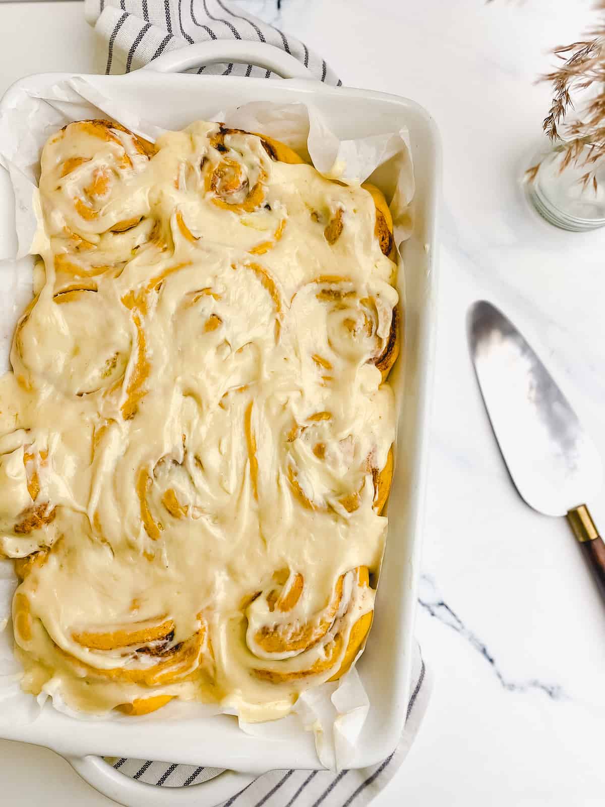 pumpkin spice cinnamon roll_6883