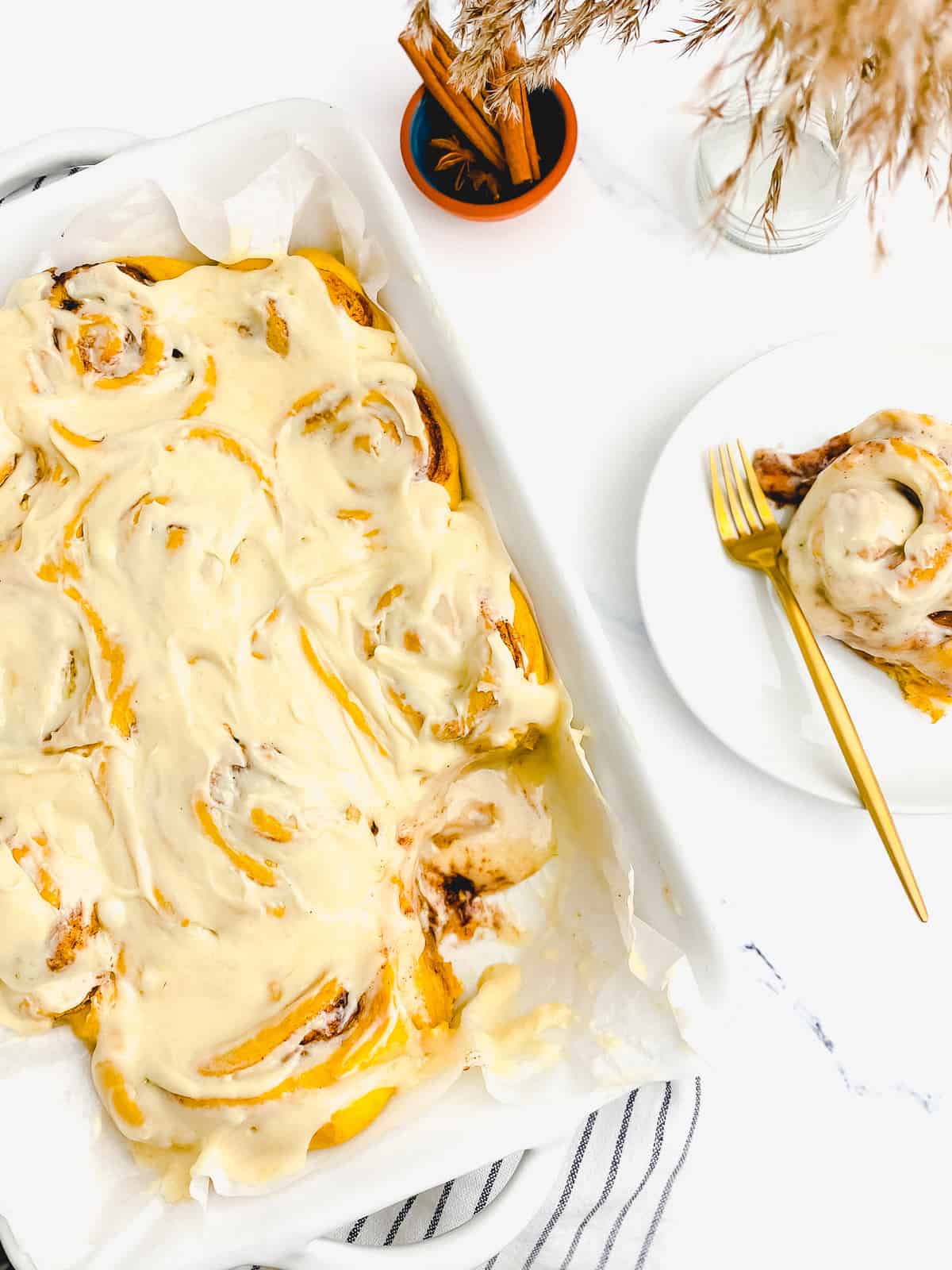 pumpkin spice cinnamon roll_6903