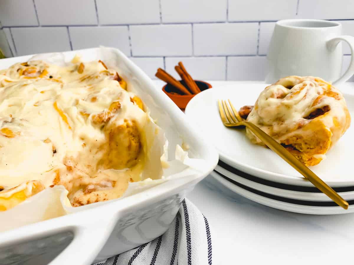 pumpkin spice cinnamon roll_6910