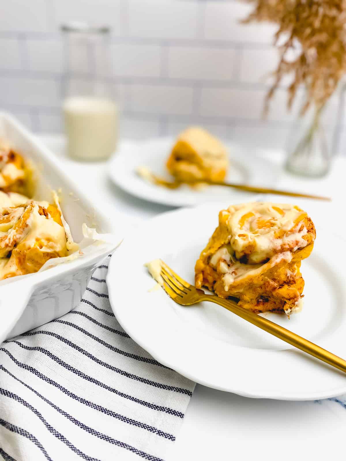 pumpkin spice cinnamon roll_6916