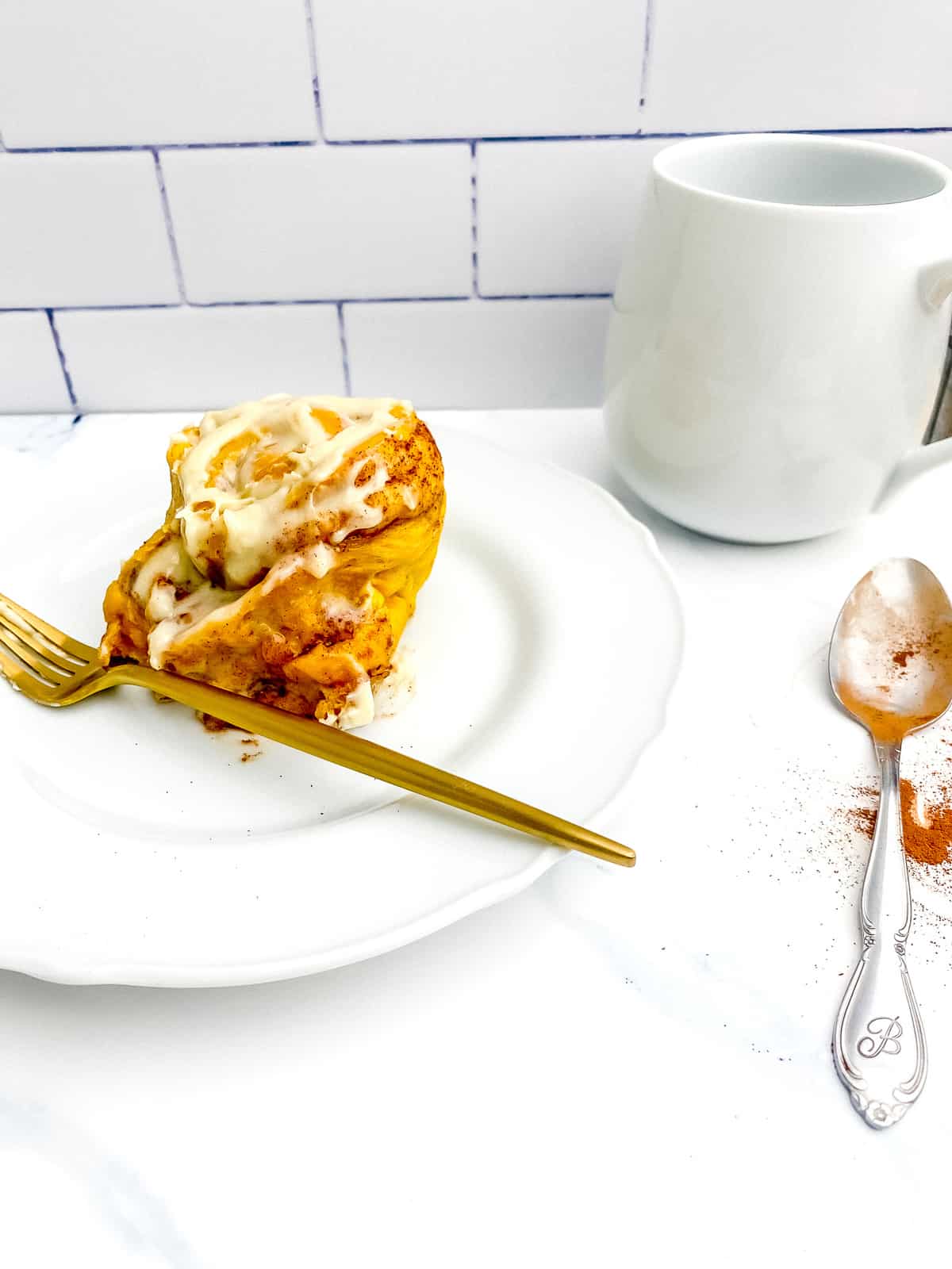 pumpkin spice cinnamon roll_6944