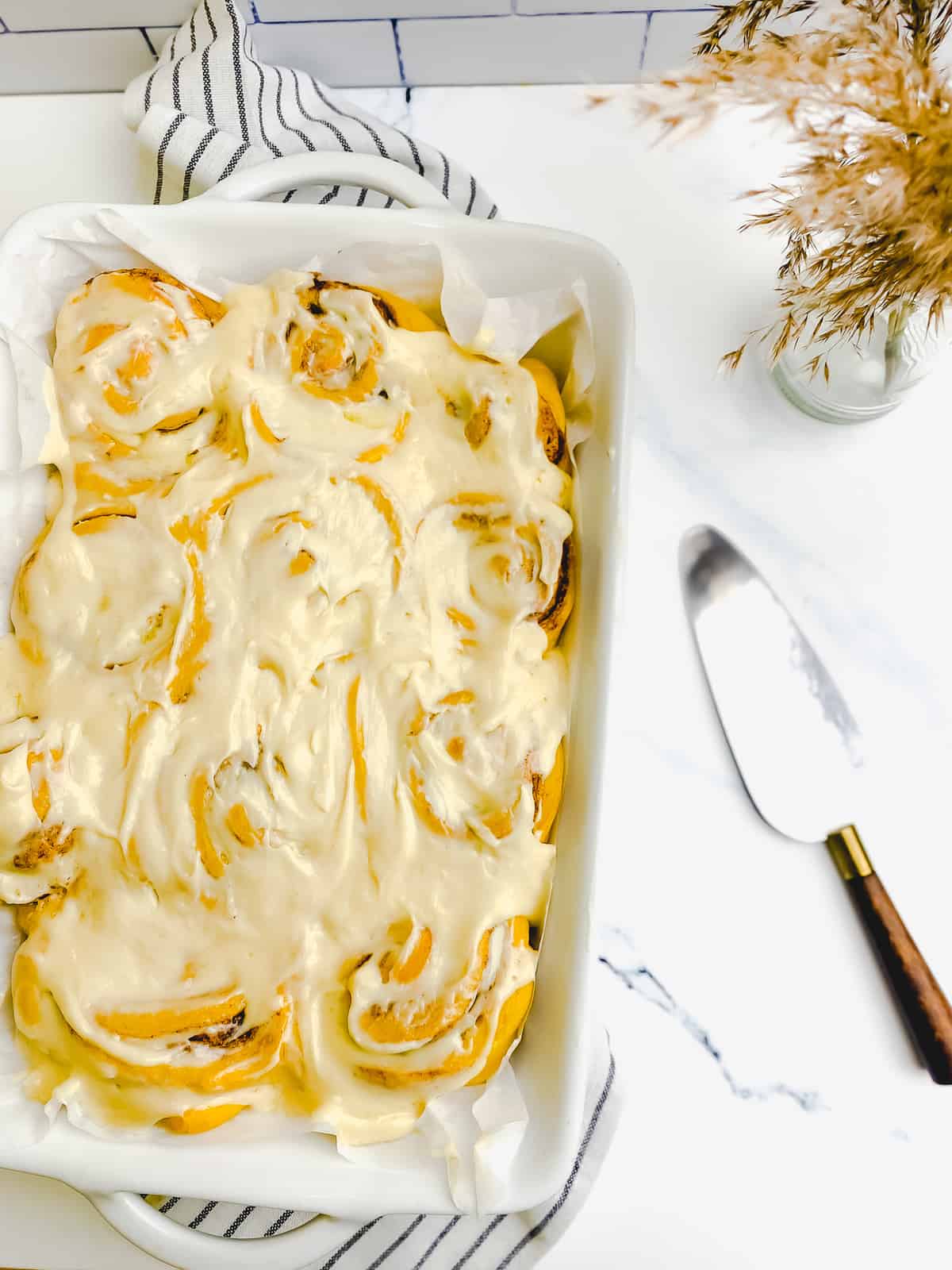 pumpkin spice cinnamon roll_6884.jpg